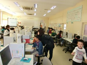 2年 総合 デジカメ写真に絵を入れポスター制作